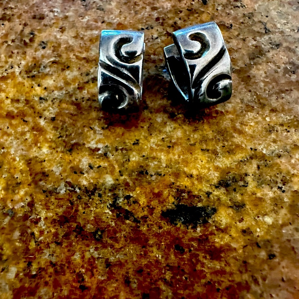 Zina Vintage 925 Sterling Swirl Design click back pierced Earrings. EUC